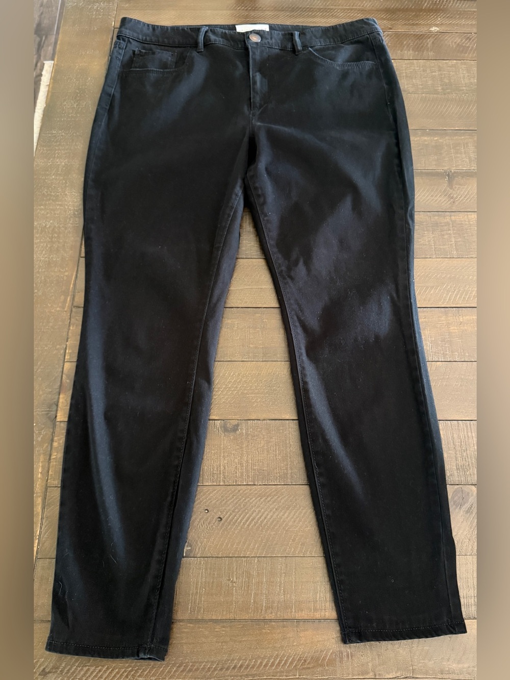 LOFT Black Skinny Pant with Branded Button 31/12P